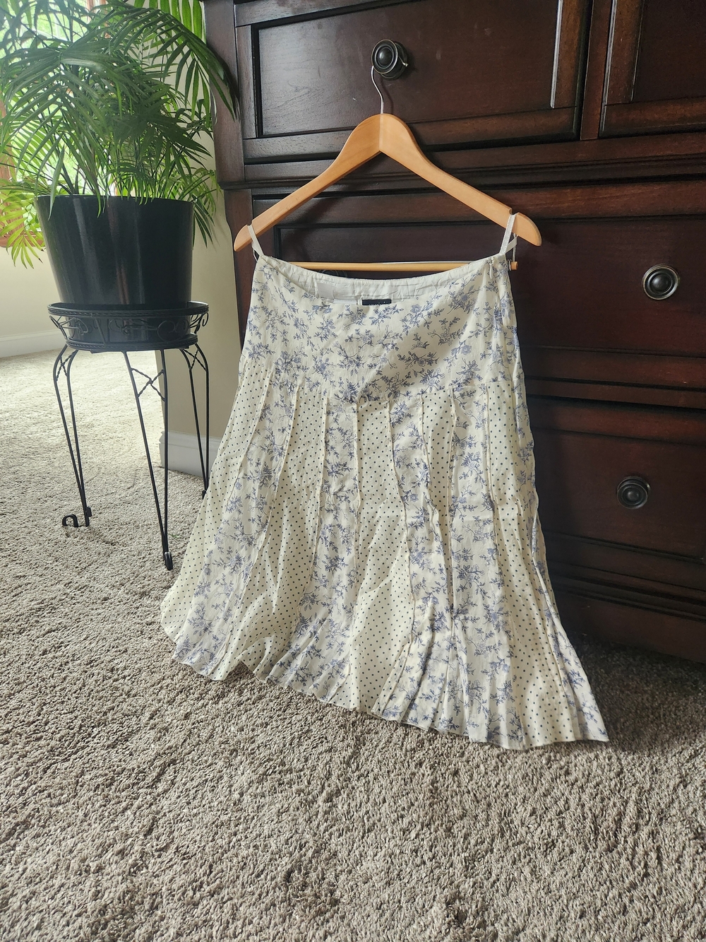 Emozioni Light Cream Floral Pleated Midi Skirt Size 8